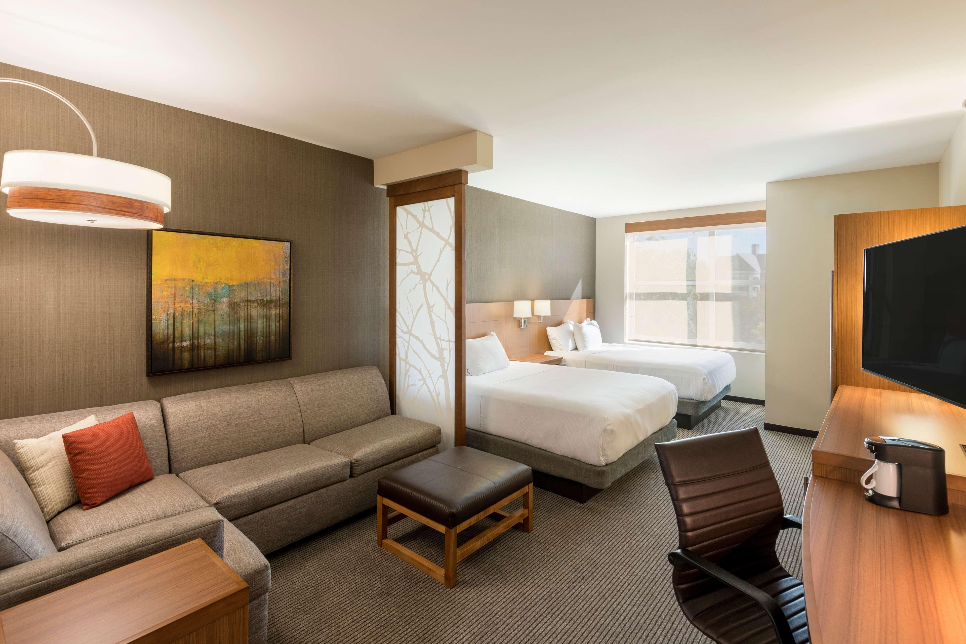 Hyatt Place Greenville Downtown Exterior photo
