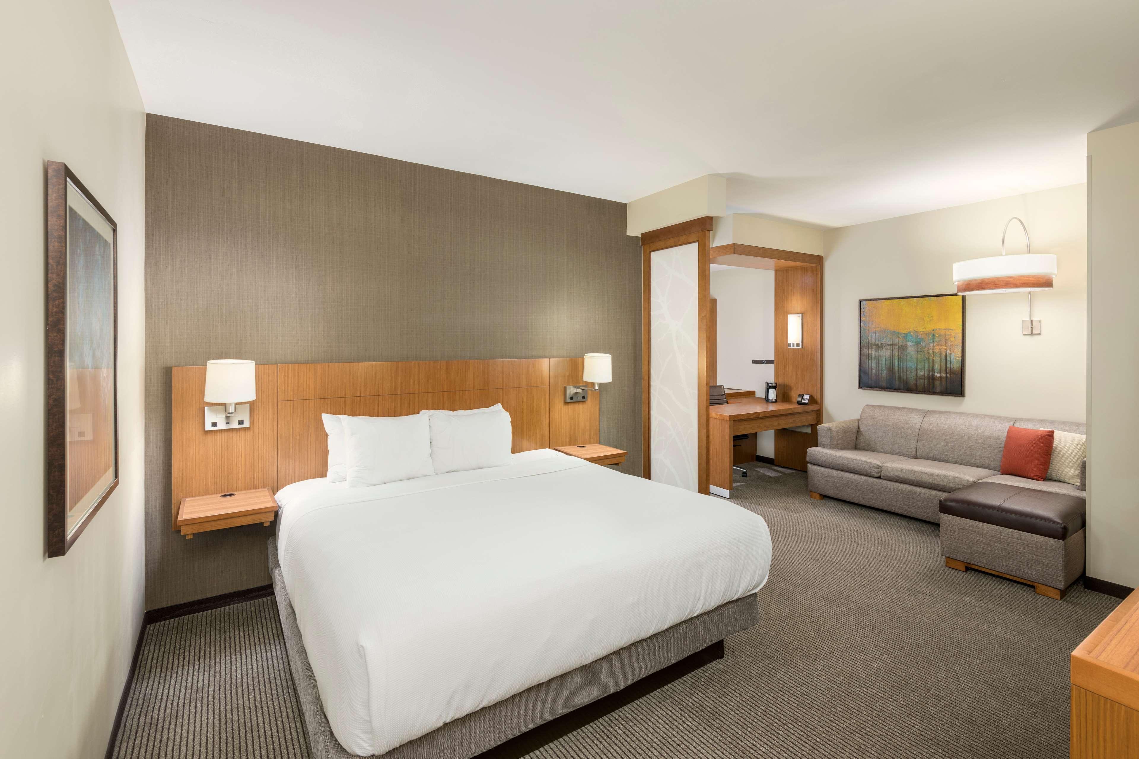 Hyatt Place Greenville Downtown Exterior photo
