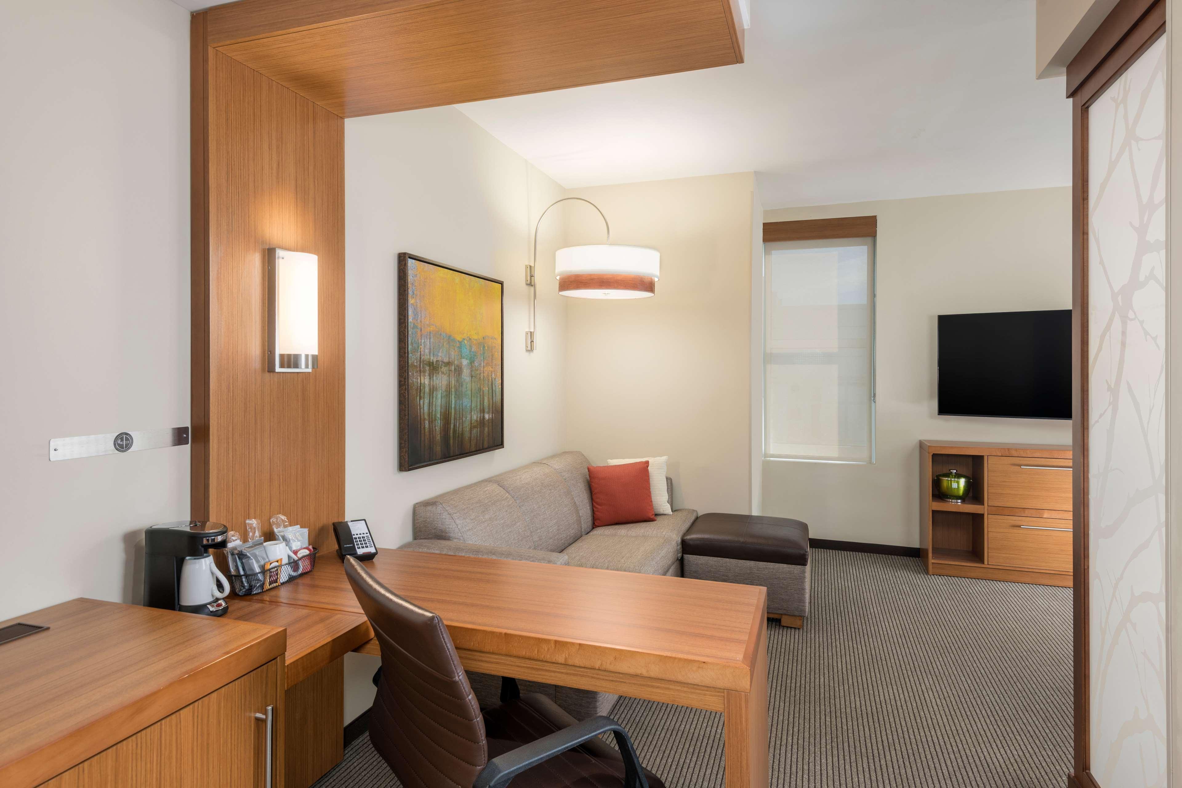 Hyatt Place Greenville Downtown Exterior photo